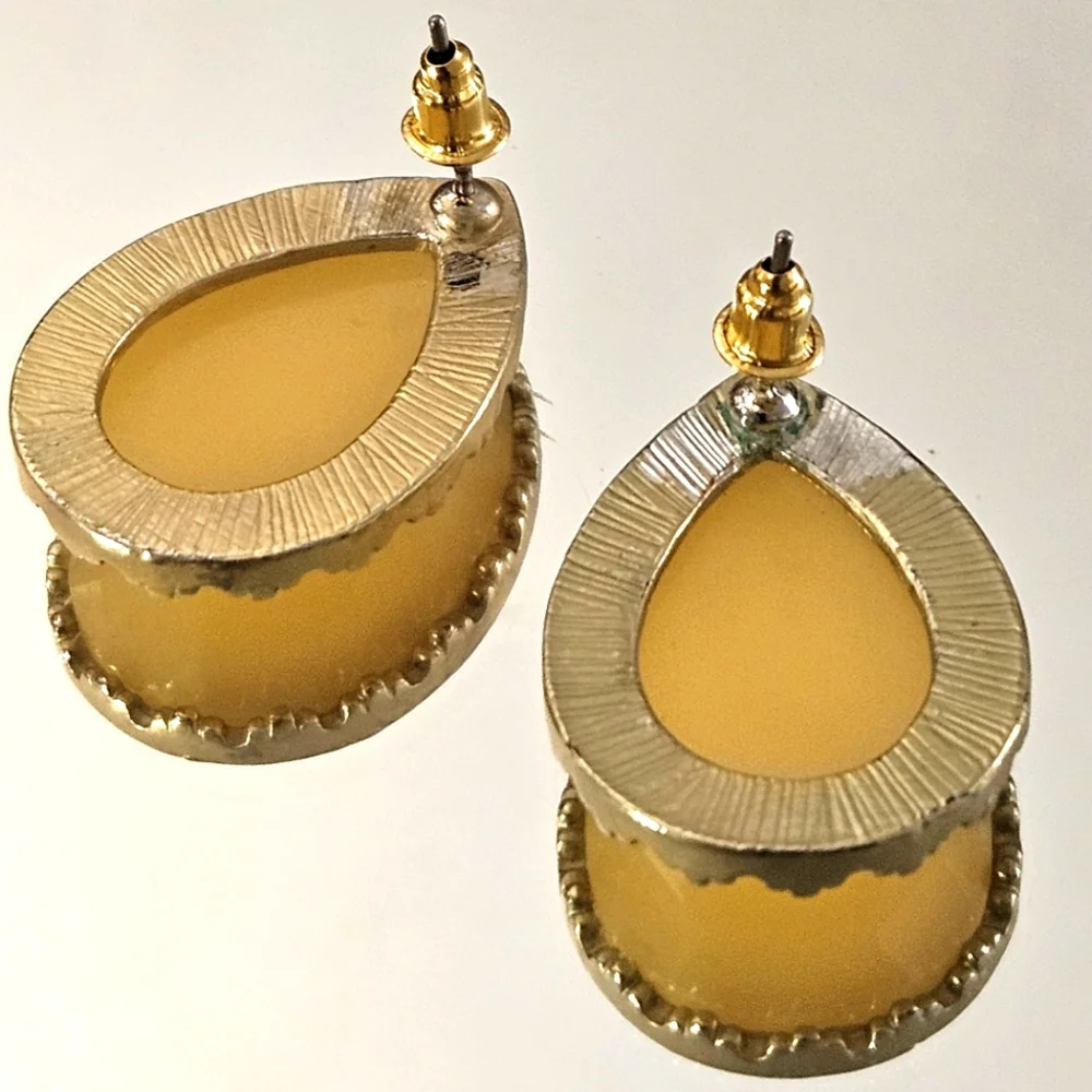 Vintage Gold Teardrop Earrings - Picture 2 of 6